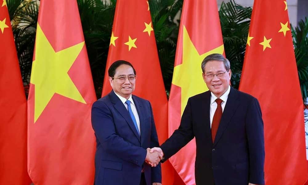 PMs of Vietnam and China hold talks, pledge to advance bilateral cooperation